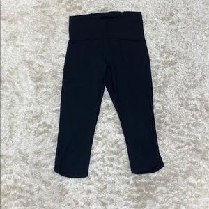 LULULEMON BLACK CROPPED LEGGINGS!!!!!!!